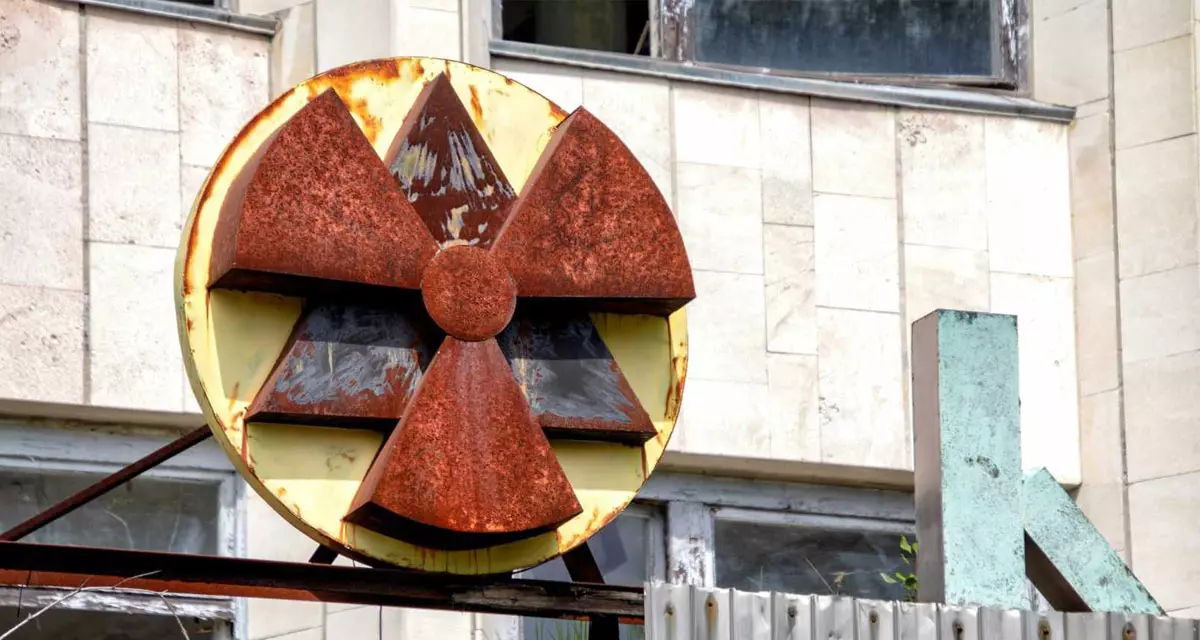 Radioaktive Beschilderung an einem Gebäude, Tschernobyl. Foto: unsplash.com | Yves Alarie